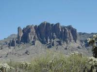 SuperstitionMountain.jpg (48238 octets)